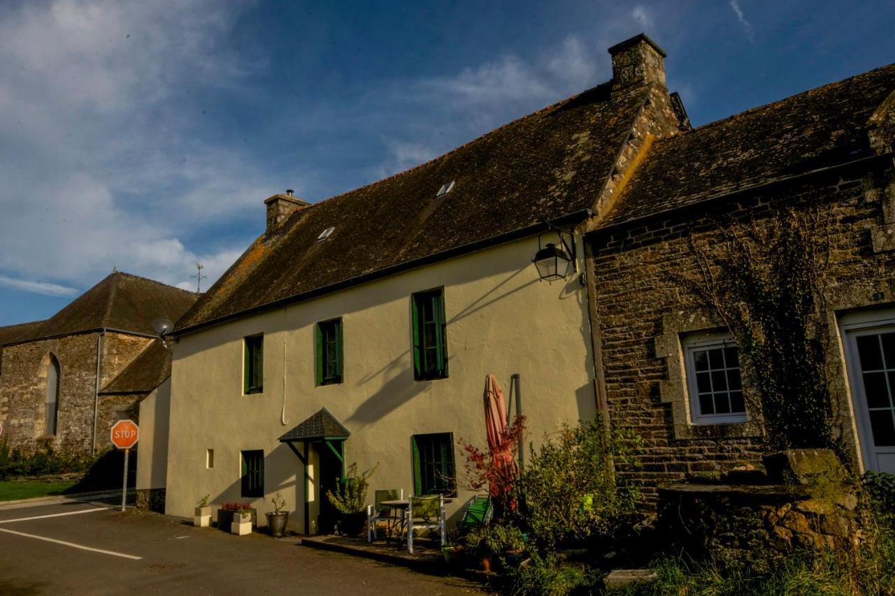 Auberge Le Canard Qui Rit Plelauff Экстерьер фото